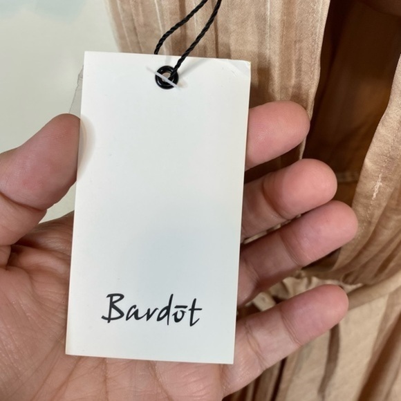 Bardot Caught Sleeve Dress In Pebble NWT Size 6. - Picture 5 of 7